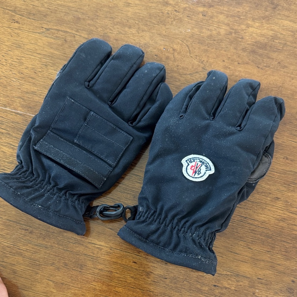 Moncler Black Winter Ski Gloves with Logo Patch